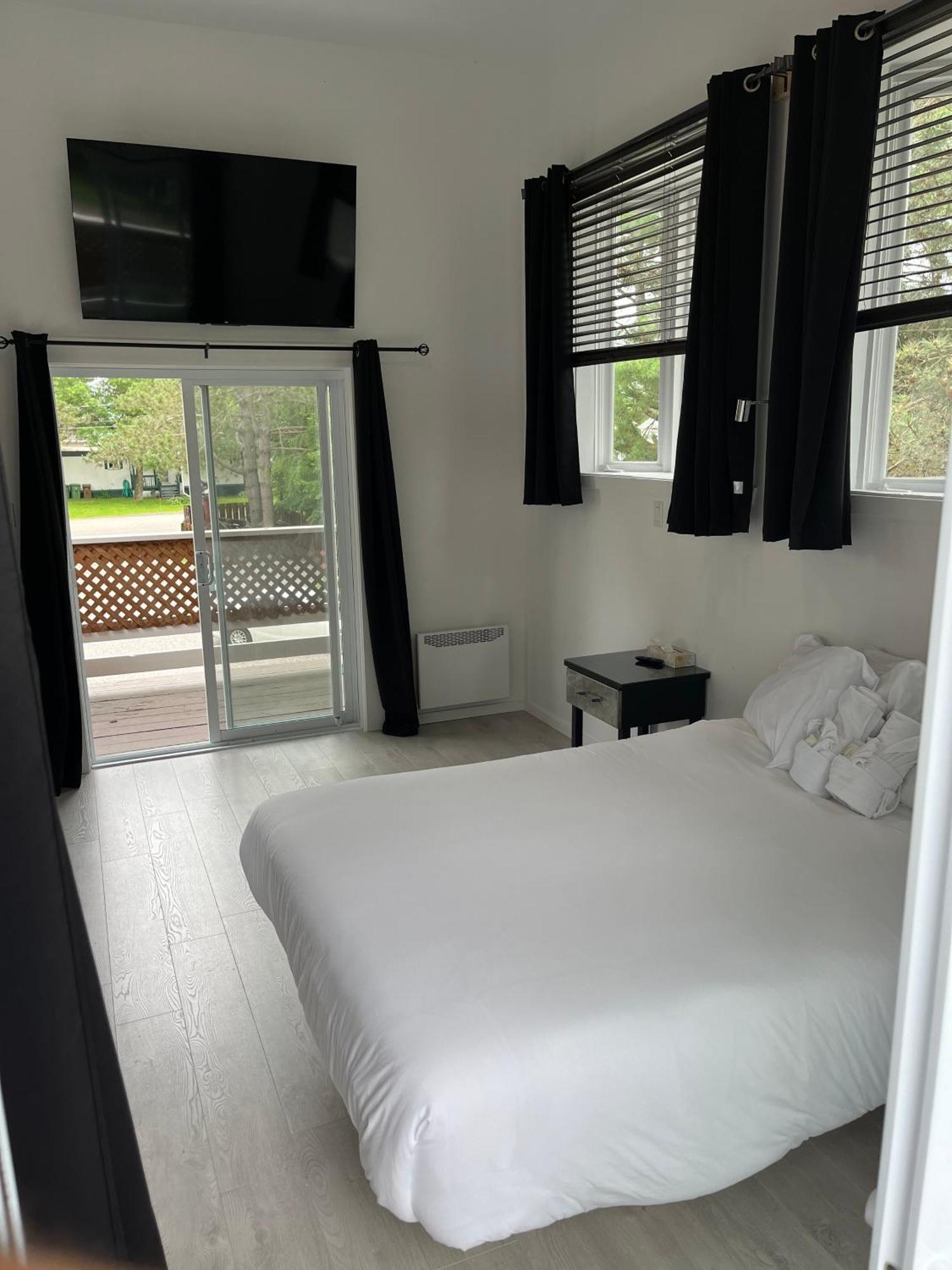 Auberge De Ferme-Neuve Lac-Saint-Paul Eksteriør bilde