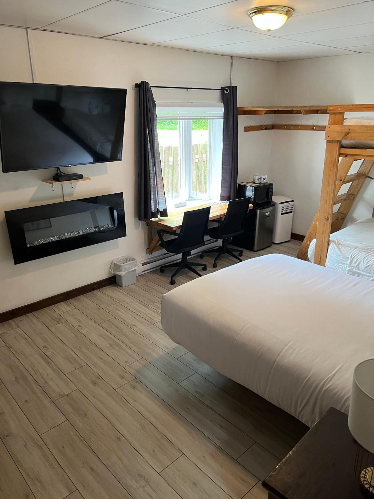 Auberge De Ferme-Neuve Lac-Saint-Paul Eksteriør bilde