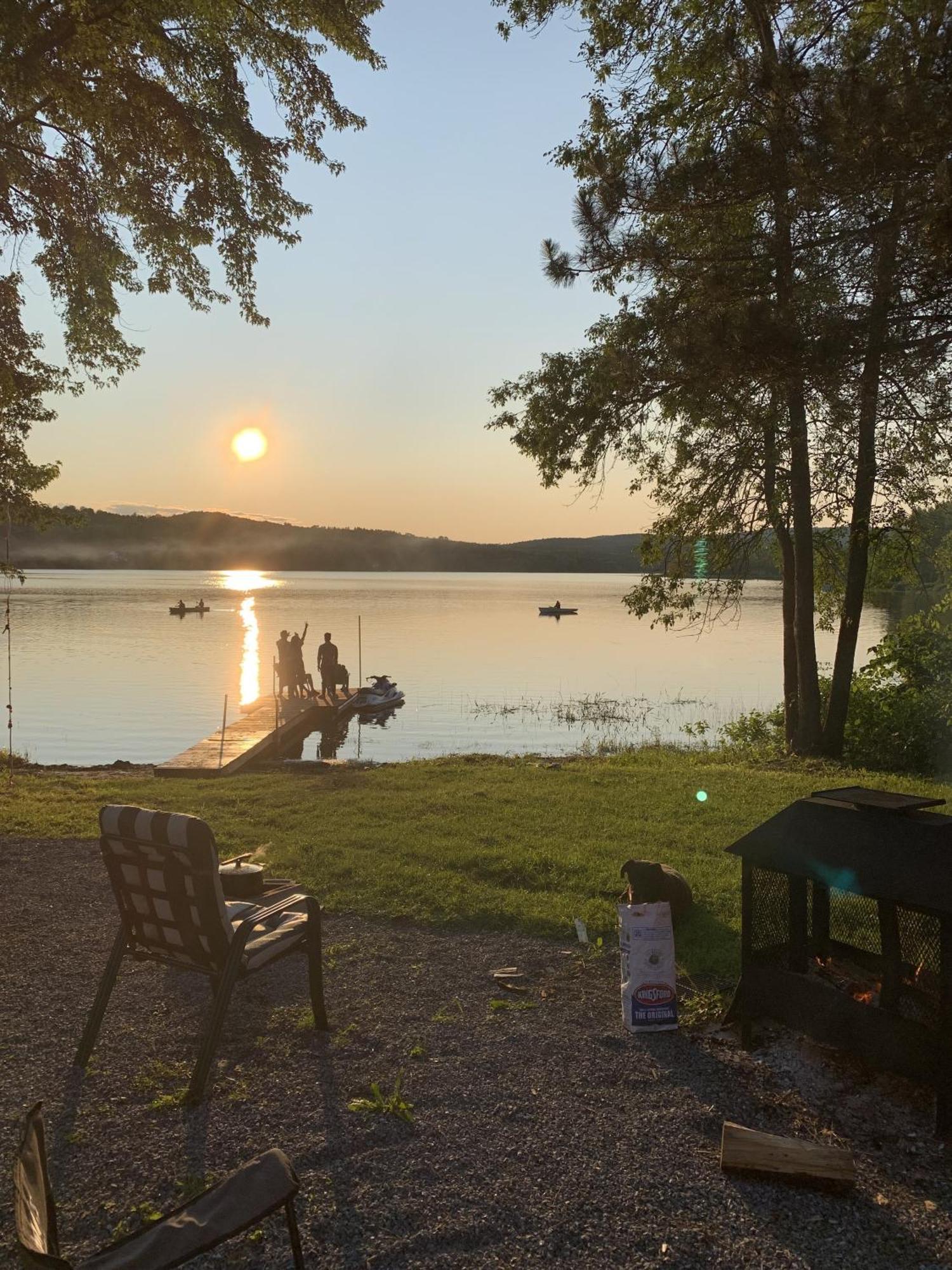 Auberge De Ferme-Neuve Lac-Saint-Paul Eksteriør bilde