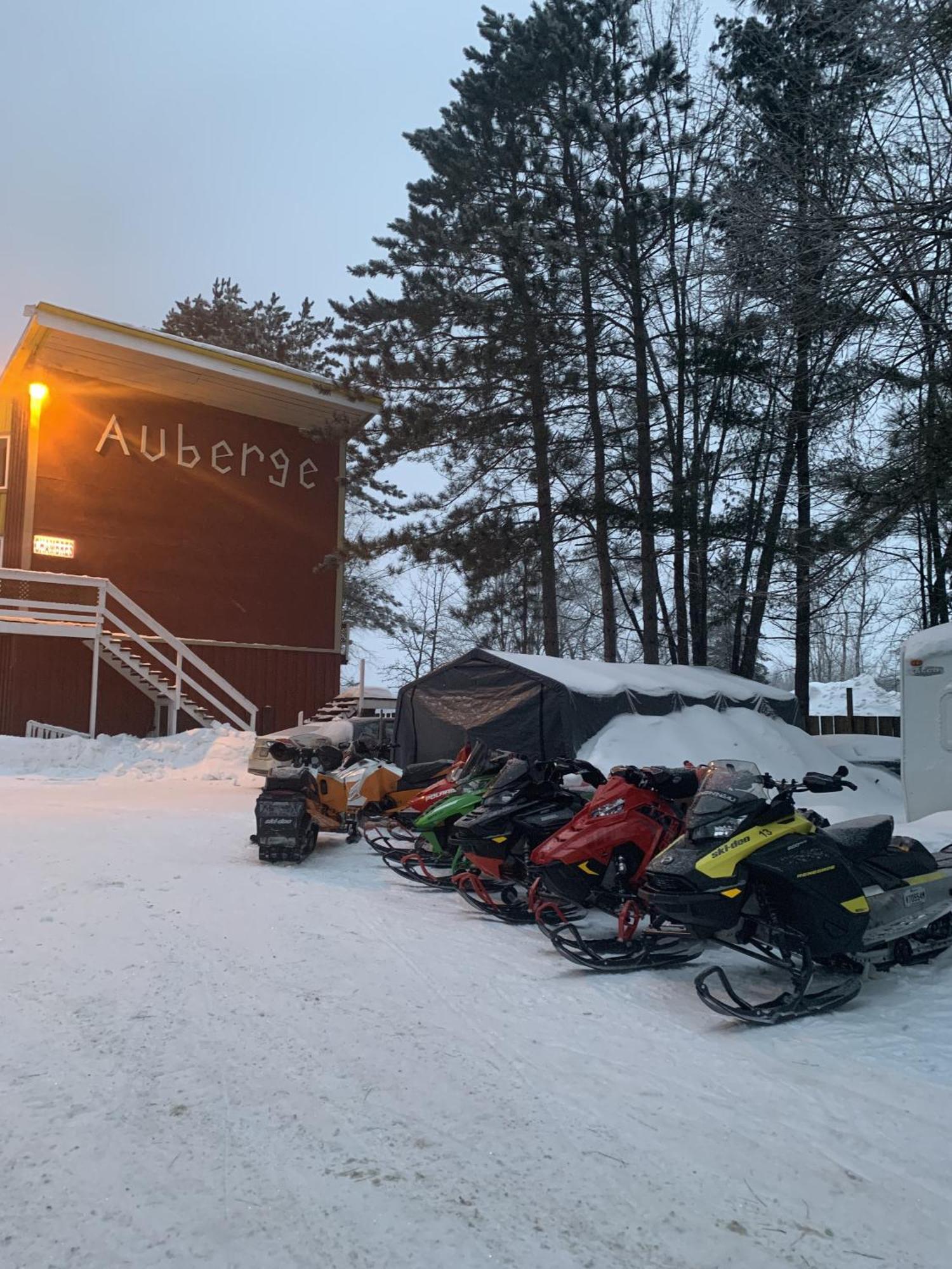 Auberge De Ferme-Neuve Lac-Saint-Paul Eksteriør bilde