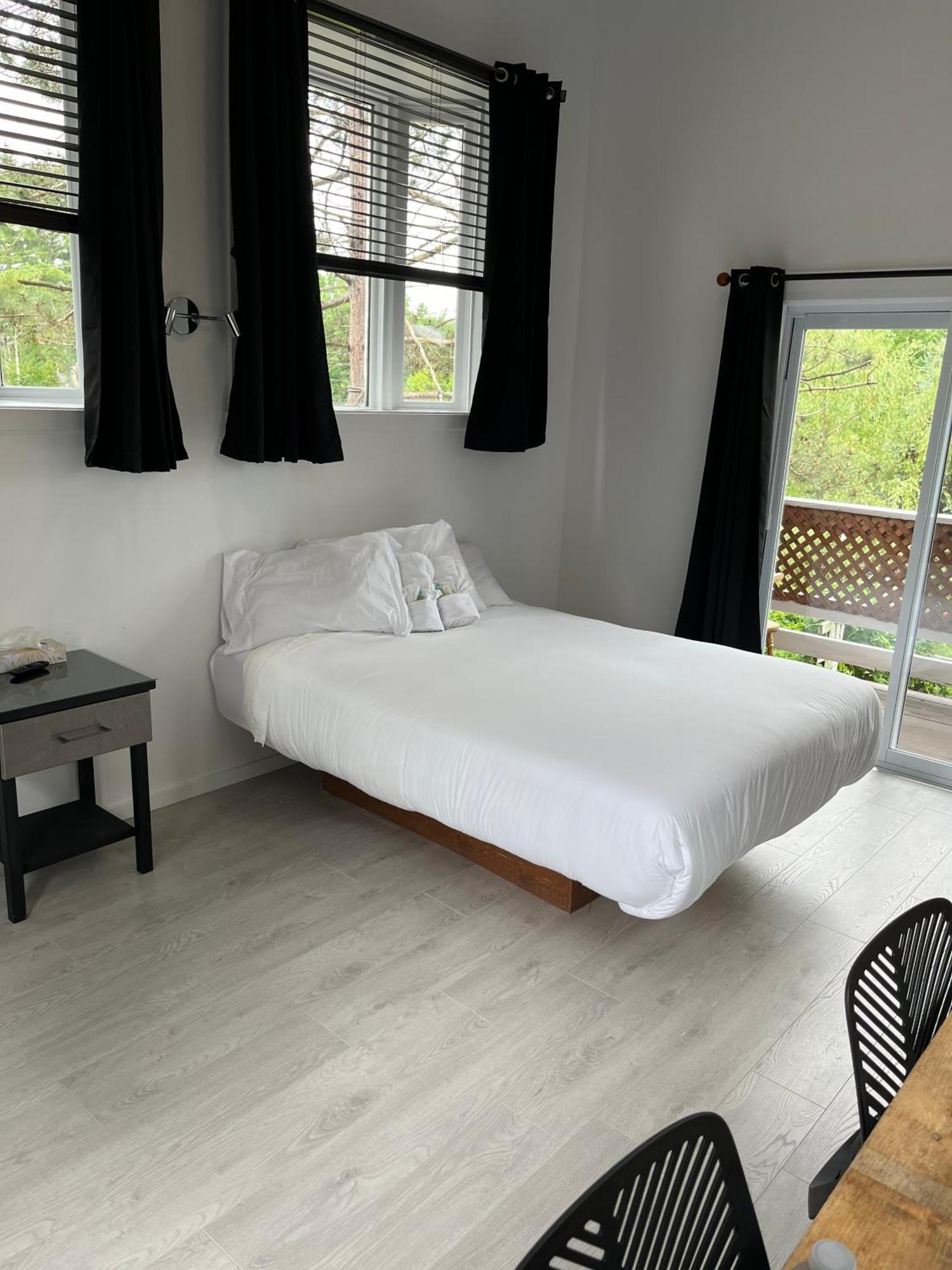 Auberge De Ferme-Neuve Lac-Saint-Paul Eksteriør bilde